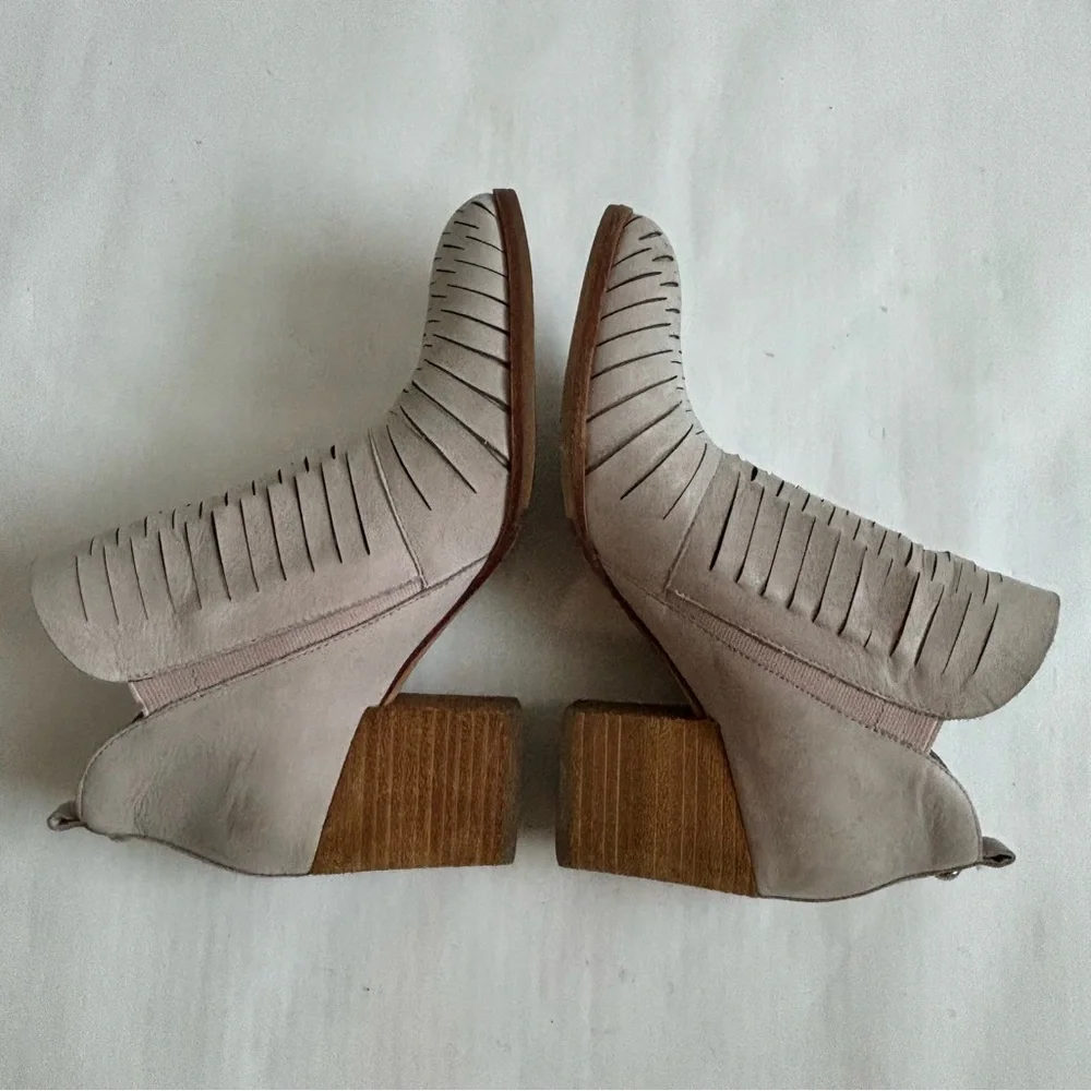 Donald J Pliner Elton Leather Cut Out Ankle Boots Pale Pink Gray Size 6M
